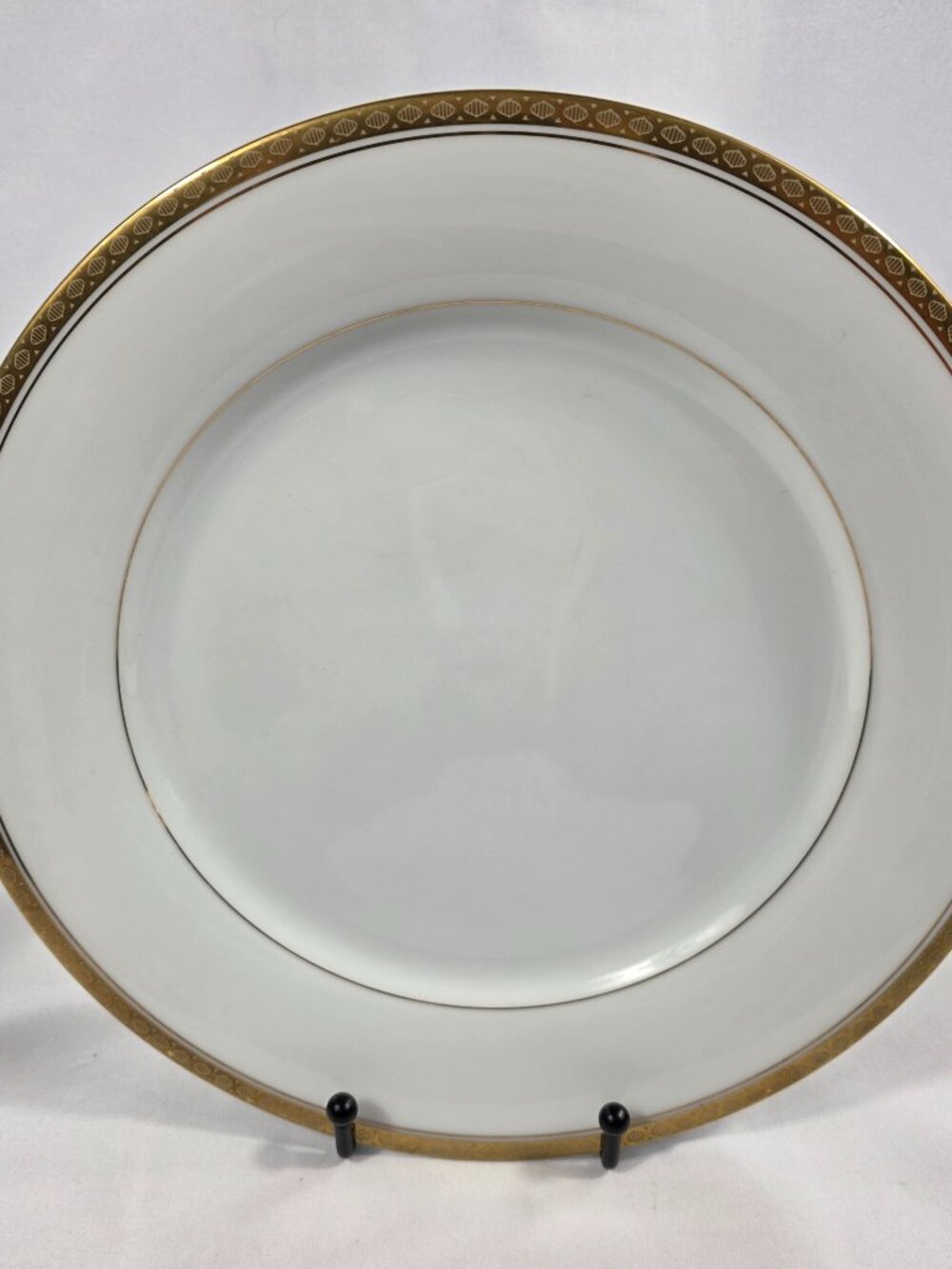 Noritake Richmond Dinner Plate White with Decor on Gold Trim